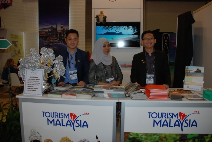 CHOO KOK LEONG, HASLINDA DERAMAN E JASON SIM, DO TURISMO DA MALÁSIA CHOO KOK LEONG, HASLINDA DERAMAN E JASON SIM, DO TURISMO DA MALÁSIA