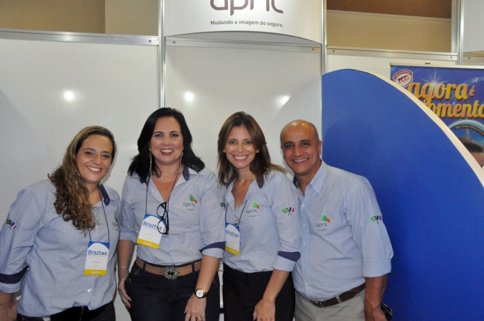 Claudia Brito e equipe da April