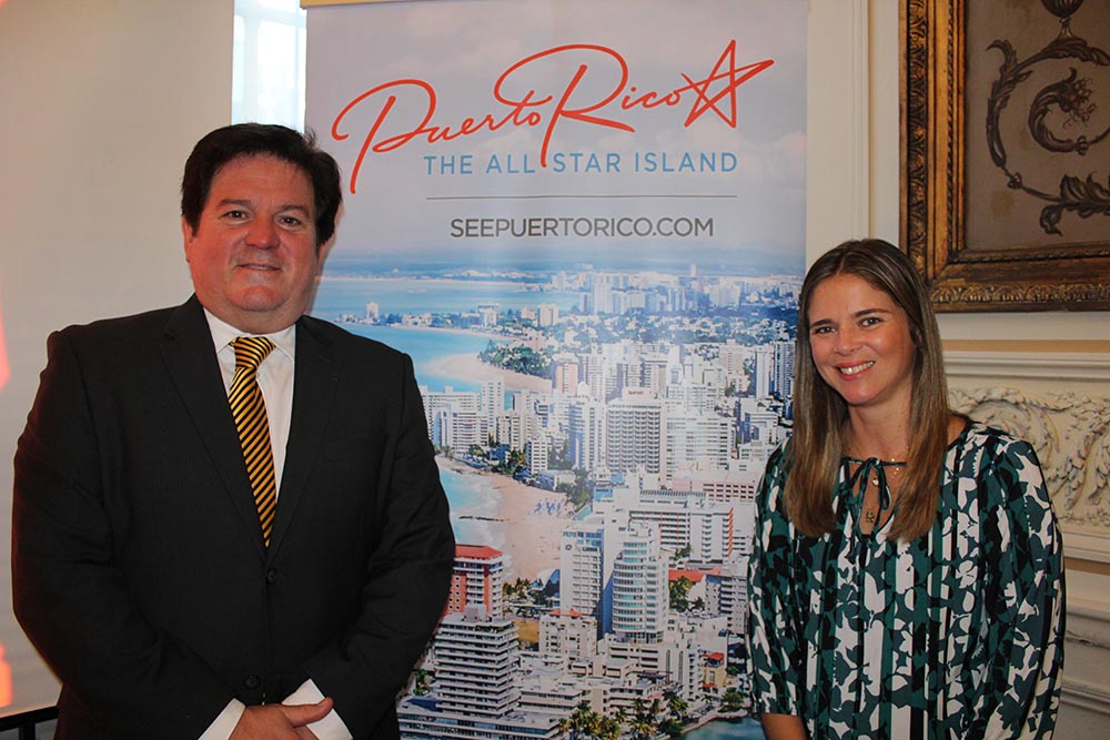 Enrique Banuchi, diretor de MKT de Porto Rico e Roberta Braga, gerente Brasil Enrique Banuchi, diretor de MKT de Porto Rico e Roberta Braga, gerente Brasil