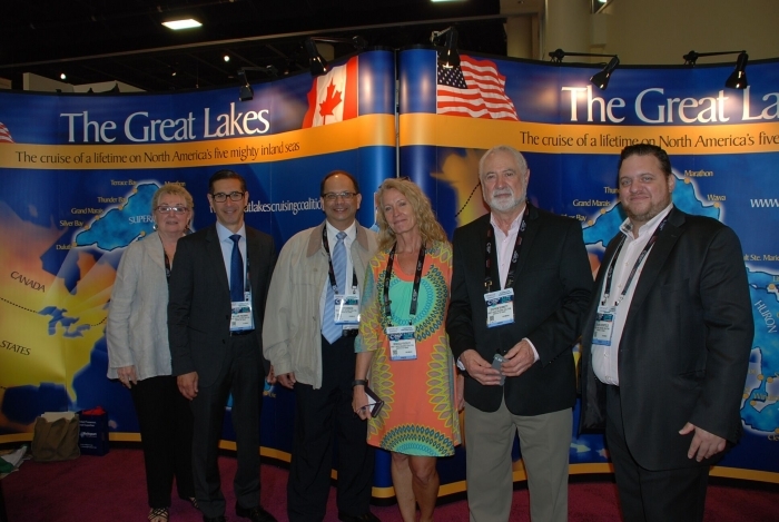 NOREEM CARTWRIGHT, MINISTRA DO TURISMO DE ONTARIO, COM WILLIAM FRIEDMAN, PETER BURGESS, REBECCA YACKLEY, PTERPHEN BURNETT E STEFANE SCOURTELIS, REPRESENTANTES LOCAIS NOREEM CARTWRIGHT, MINISTRA DO TURISMO DE ONTARIO, COM WILLIAM FRIEDMAN, PETER BURGESS, REBECCA YACKLEY, PTERPHEN BURNETT E STEFANE SCOURTELIS, REPRESENTANTES LOCAIS
