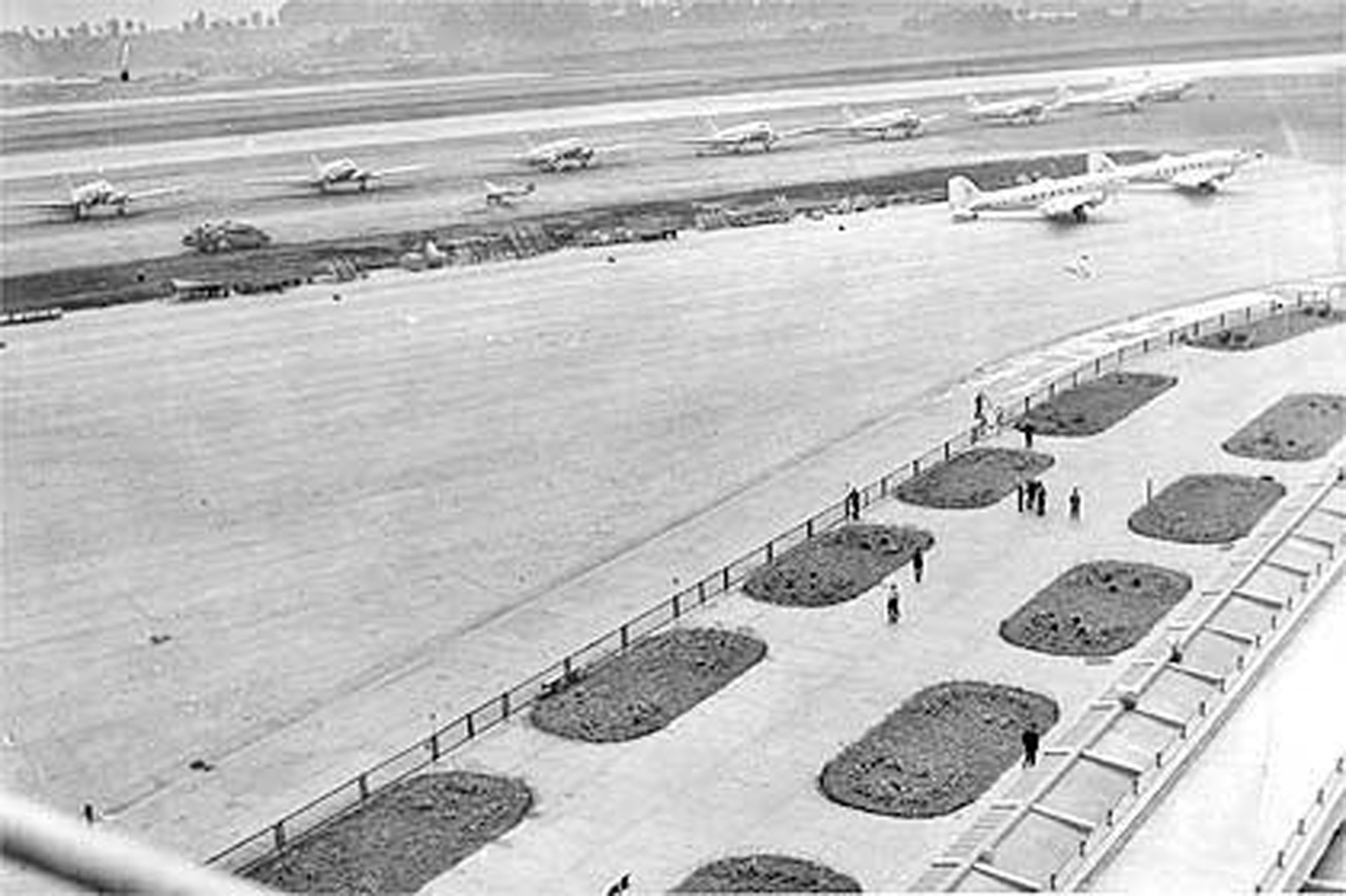 Antiga pista de pouso e decolagem - acervo Infraero Antiga pista de pouso e decolagem - acervo Infraero