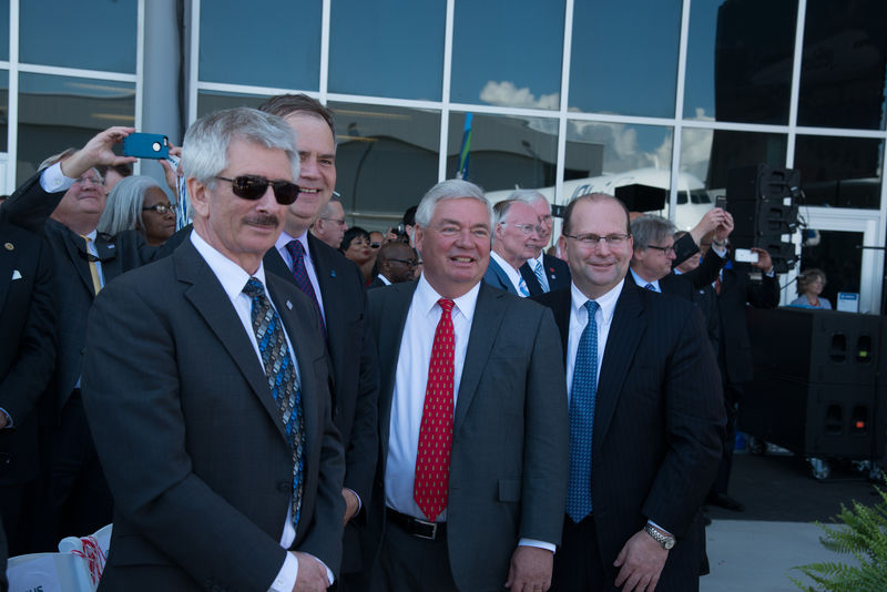 Executivos da Airbus e JetBlue com oficiais norte-americanos da Gulf Coast Executivos da Airbus e JetBlue com oficiais norte-americanos da Gulf Coast