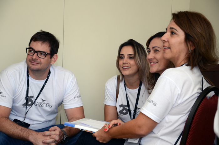 Agentes de viagens na sala de capacitação da Tap