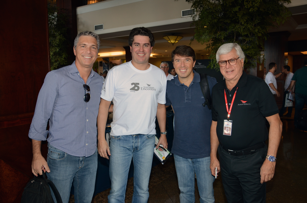 Alex Calabria, da Royal Caribbean, Juarez Cintra Neto, da Ancoradouro, Ricardo Amaral, da Royal Caribbean, e Juarez Cintra Filho, da Ancoradouro