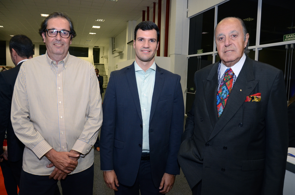 Alexandre Tuma Ness e Michel Tuma Ness, da Fenactur, e Rubens Schwartzmann, presidente da Abracorp