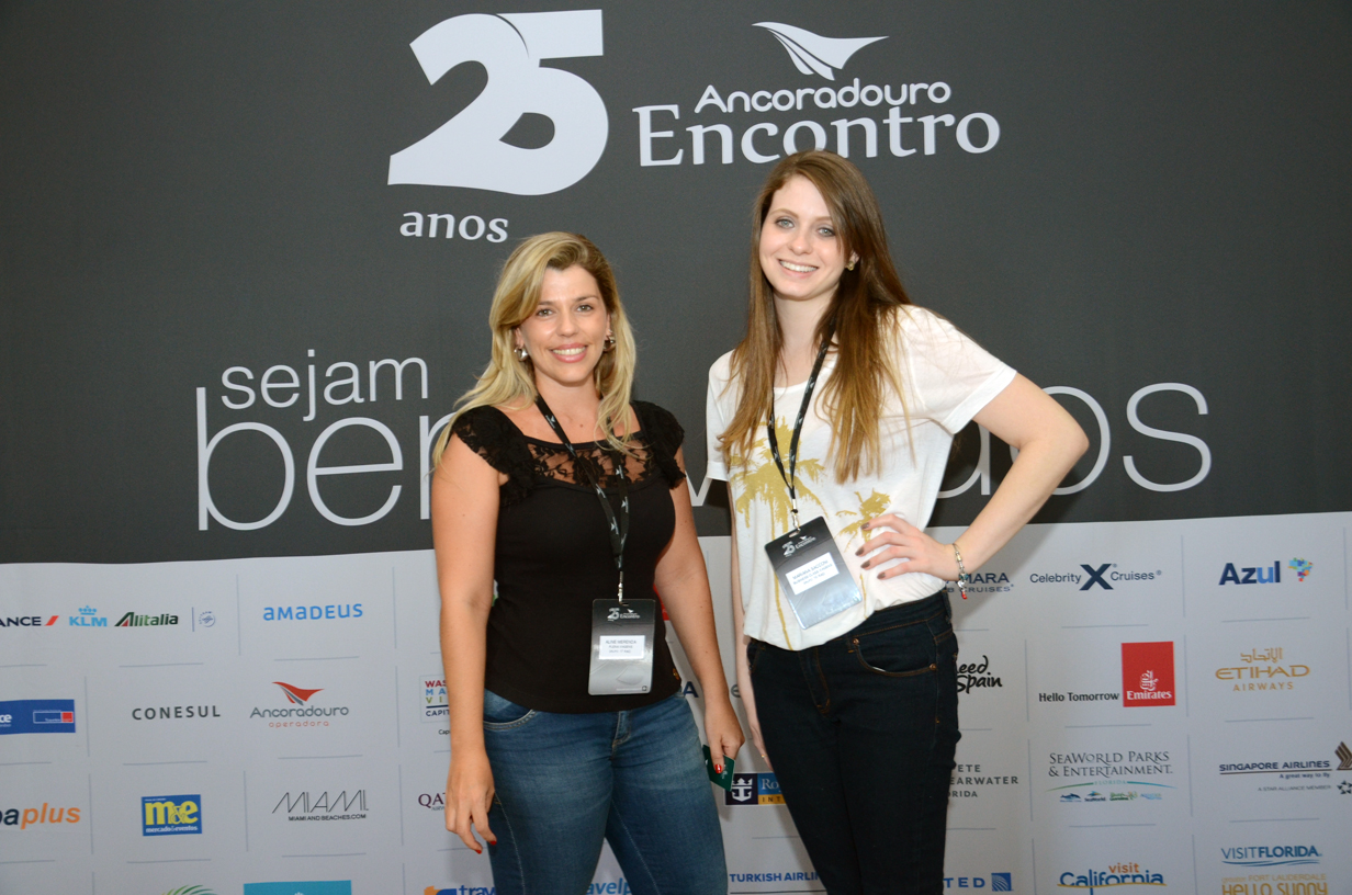 Aline Merenda, da Plena Viagens, e Mariana Sacconi, do Busines Class Viagens