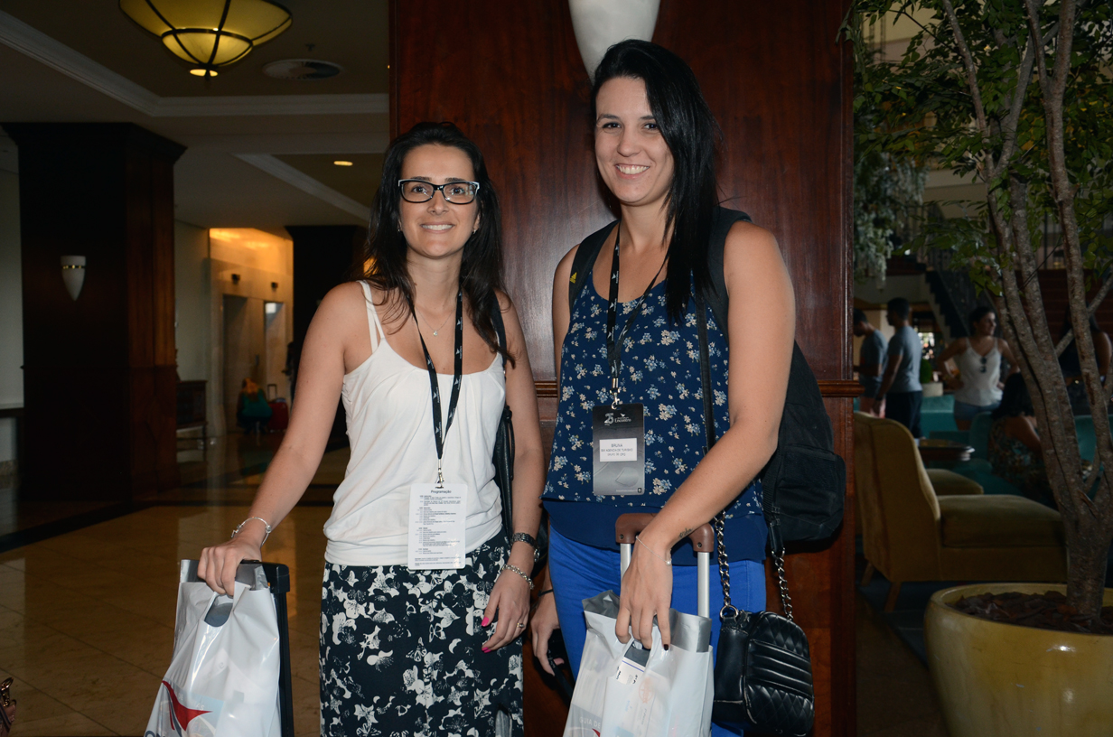 Ana Carolina, da Palmer Turismo, e Bruna Azevedo, da Sim Agencia de Viagens