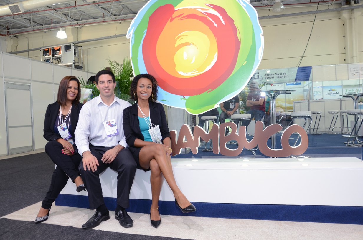 Andrea Coutinho, Arthur Farias e Deise Gomes, do Eno Hotel
