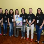 Andrea Gabel, de St. Petersburg, com os agentes de viagens