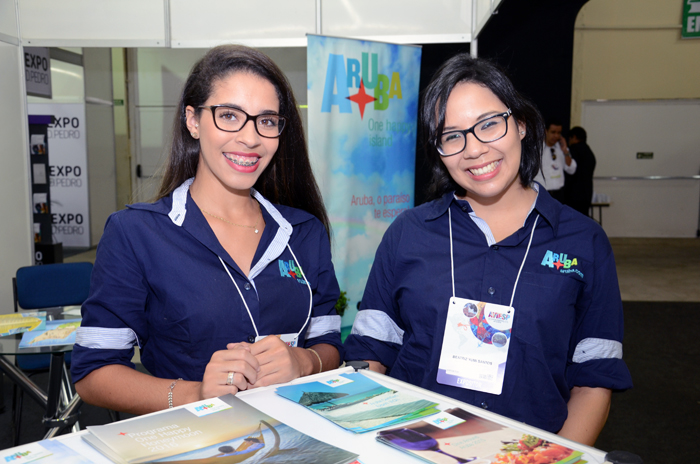 Ariane Prado e Beatriz Yumi Santos, do Turismo de Aruba