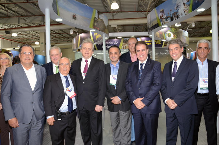 Autoridades durante a Aviesp 2016