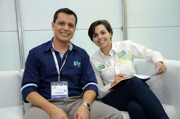 Carlos Barbosa, do Turismo de Aruba, e Giovana Alves, do M&E