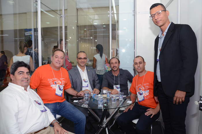 Carlos Henrique, de Sergipe, Michel Barkoczy, da Flytour, Adilson Junior, secretario de turismo de Sergipe, Fernando Ciavolella e Wagner Moraes, da Flytour, e Allan Alberto, de Sergipe
