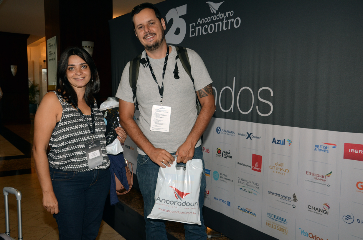 Cleide Vieira, da Cleide Agência de Viagens, e Erick Penachione, da Monte Alegre Turismo