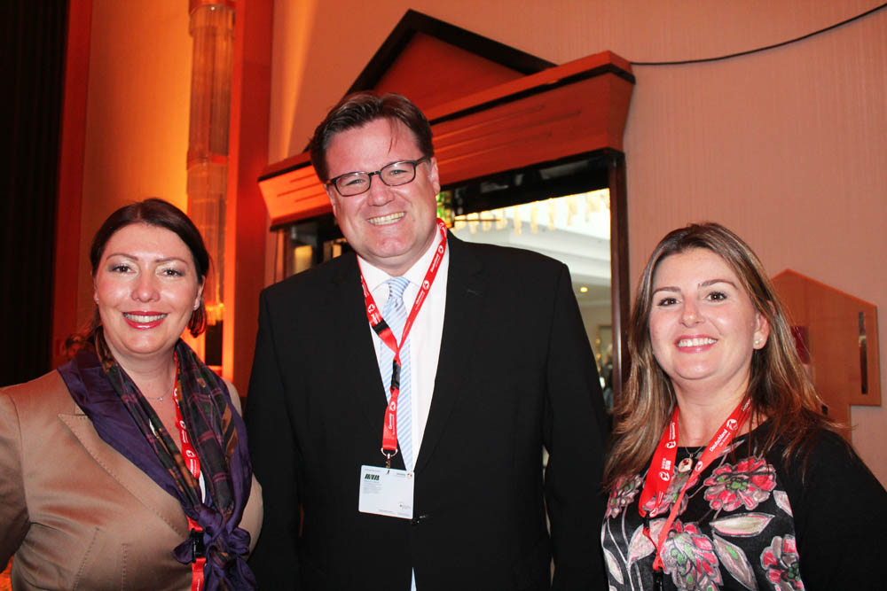 Constanze Hilgers, diretoria Germany Travel Destination,Eorge Etling e Margaret Gratham, da DZT