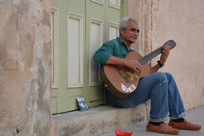 Artistas de rua dão vida à Cuba