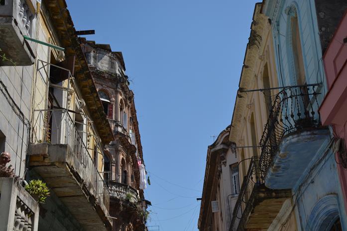 Pelas ruelas, as casas originais e sem reforma fazem um contraste ao lado turístico da cidade