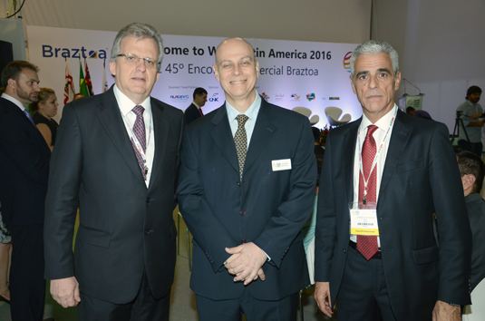 Edmar Bull, da Abav, Lawrence Reinisch, da Reed e Marcos Balsamão, da Abav-SP