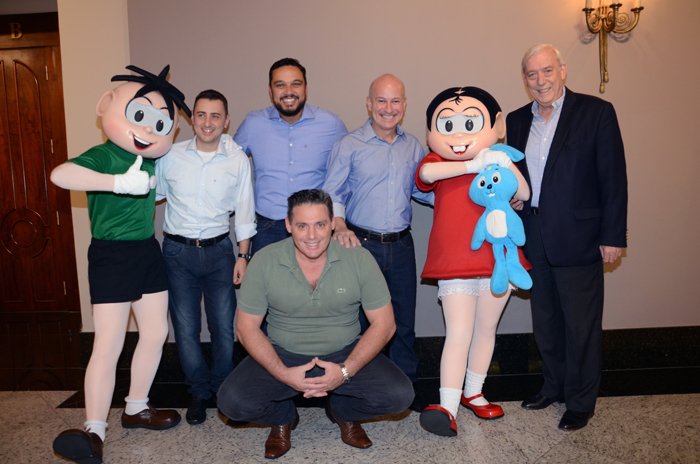 Equipe da Avianca com a Turma da Mônica