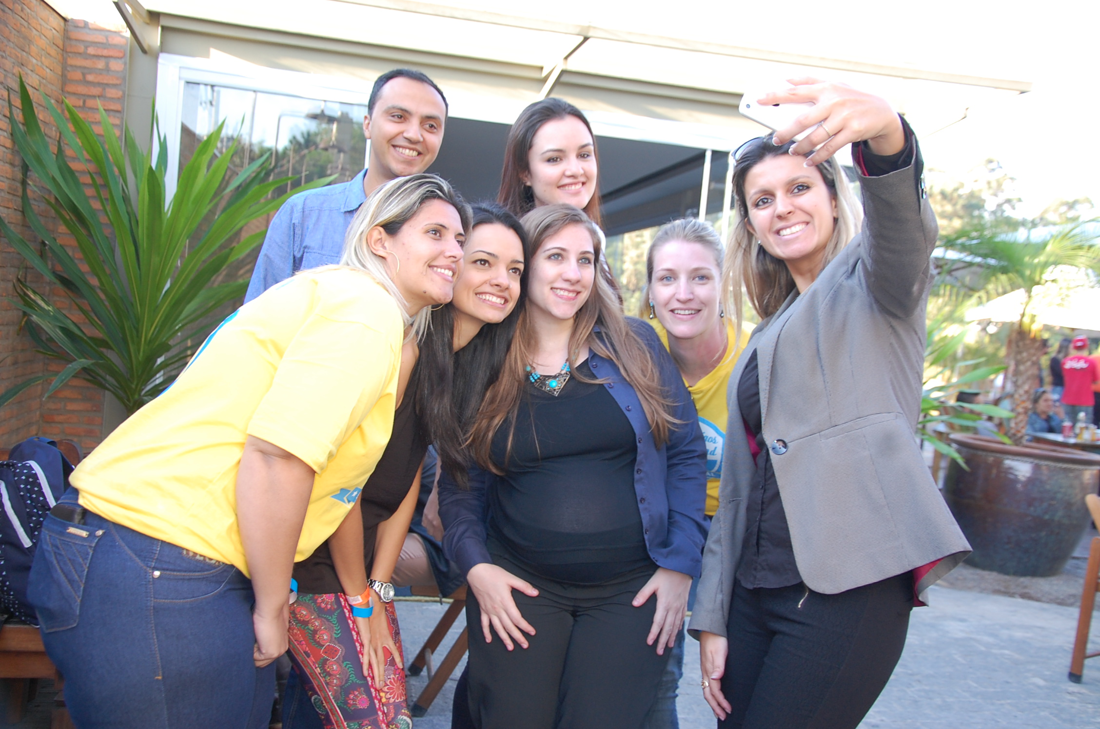 Equipe de MKT da Trend registrando o momento numa selfie