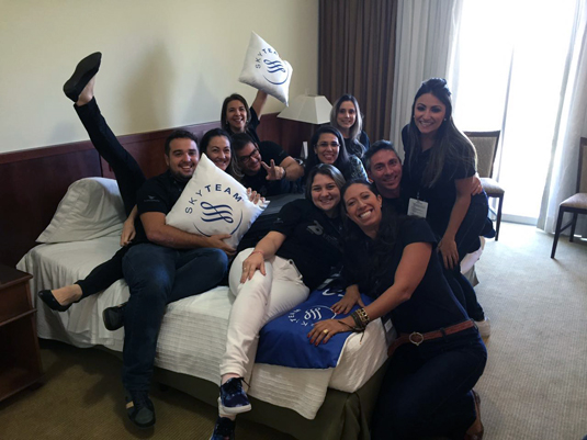 Equipe do SkyTeam com os agentes de viagens