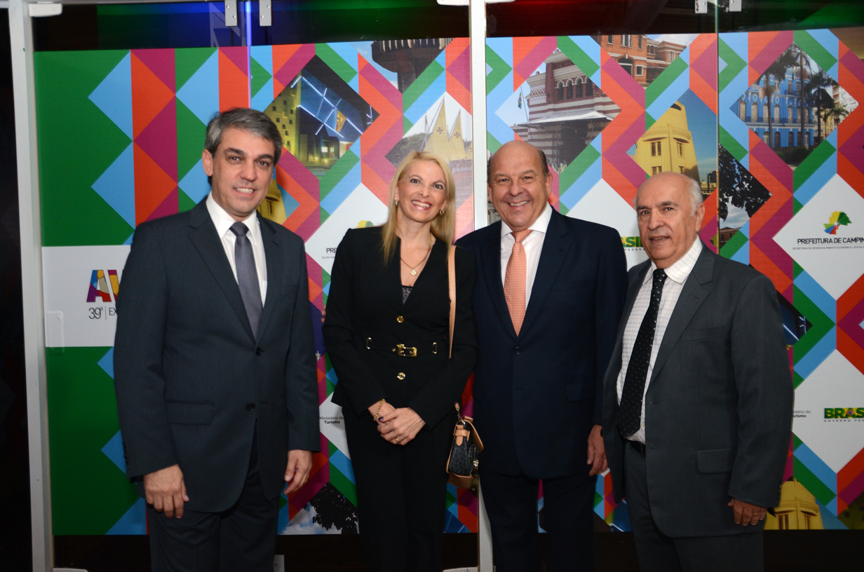 Fernando Santos, Alexandra Caprioli, José Roberto Trinca, da American Airlines, e Sebastião Pereira, da Aviesp