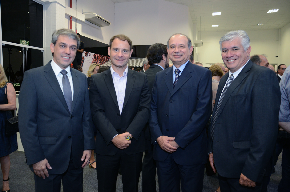 Fernando Santos, Mario Caprioli e Antônio Américo, da Azul, e Marcelo Matera, da Aviesp