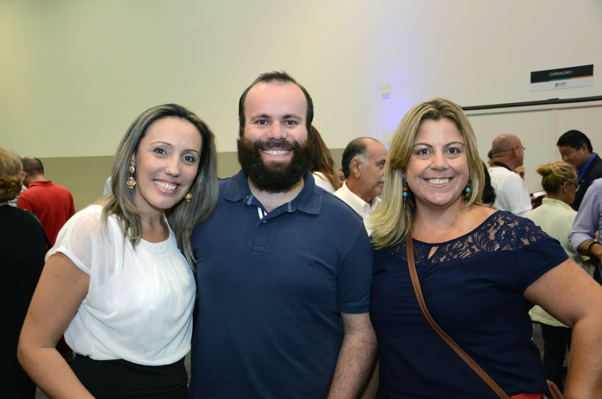 Janaina Vieira, da Visual, Marcio Abrantes, da Soyuz Viagens, e Fabiane Galdino, da Pique Tur