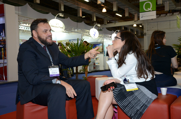 João Bueno, da Resorts Brasil, e Flavia MAtos, do Fohb