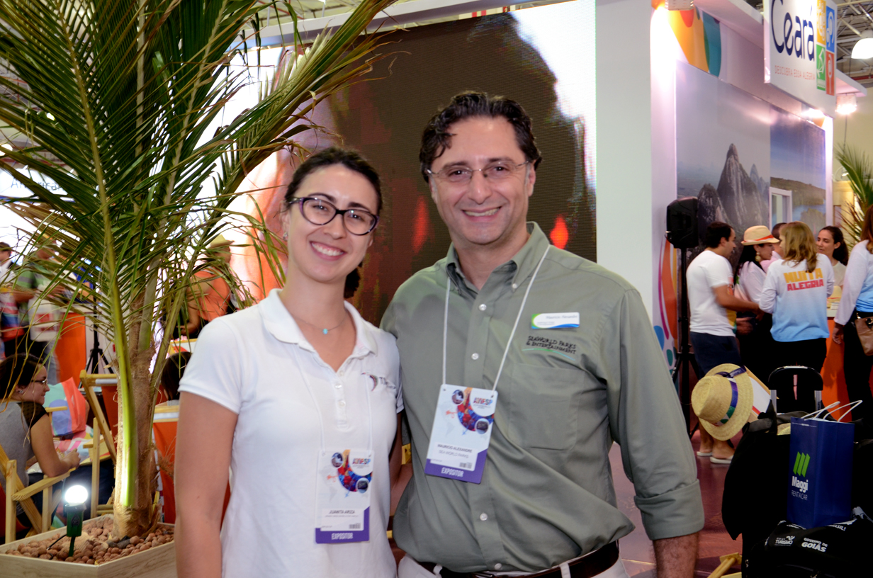 Juanita Ariza, do Kennedy Space Center Visitor Complex, e Mauricio Alexandre, do SeaWorld