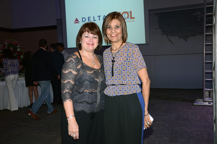 Junica Nazer, da Leste Oeste Turismo, e Lucia Cordeiro, da MC Tur
