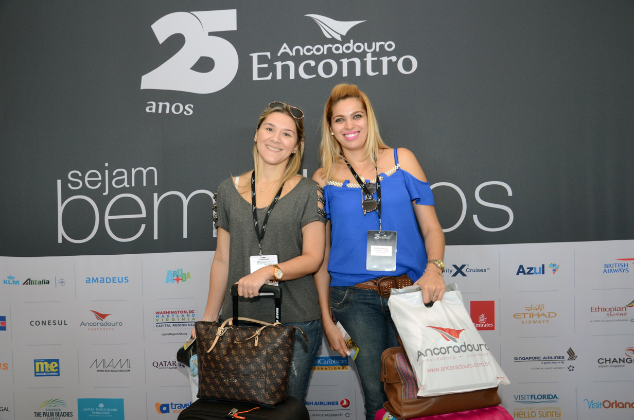 Kelly Evangelista, da Attualita Turismo, e Fran Barbosa, da Nova Brasil Viagens