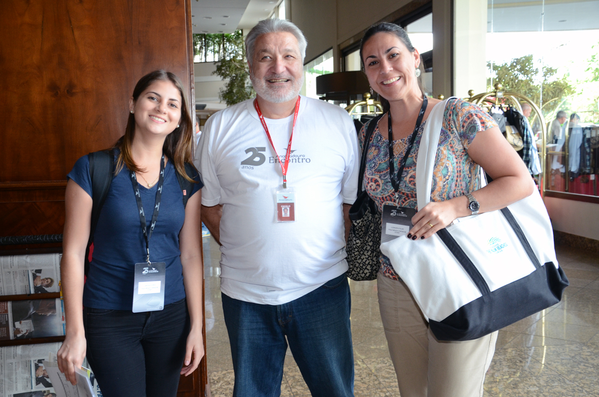 Larissa Dores e Lizandra Pajak, do Palm Beach Paradise Coast, com Cacalo Destro, da Ancoradouro
