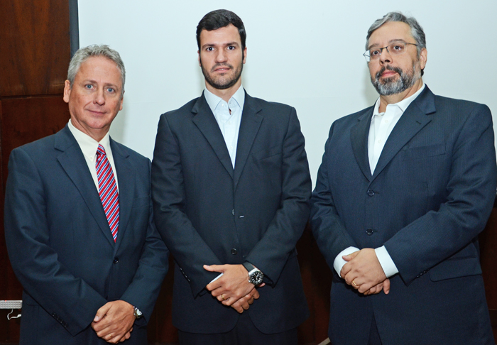 Luis Vabo e Rubens Schwartzmann, da Abracorp, e Sérgio Linares Vieira, da Global Travel Luis Vabo e Rubens Schwartzmann, da Abracorp, e Sérgio Linares Vieira, da Global Travel