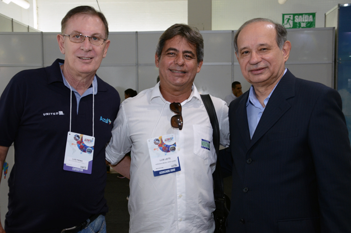 Luiz Pirino, da Azul, Luis Leite, do Noronha Brasil Operadora, e Antônio Américo, da Azul