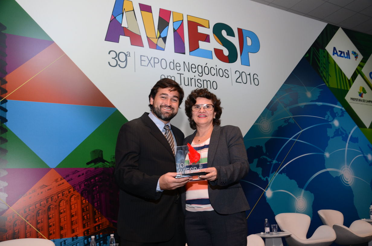 Marcelo Neder, da Aviesp, e Ana Maria da Costa, da Emprotur Marcelo Neder, da Aviesp, e Ana Maria da Costa, da Emprotur