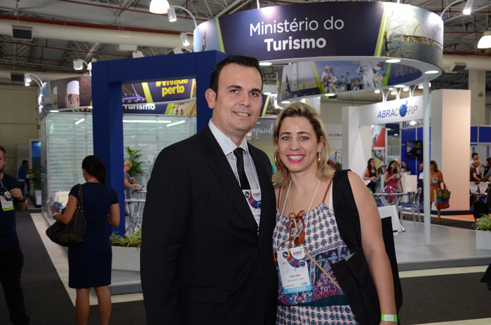 Marcelo Oliveira, consultor  juridico da Aviesp e da Abav Nacional, e Cris Nani, da Nâni Viagens e Turismo