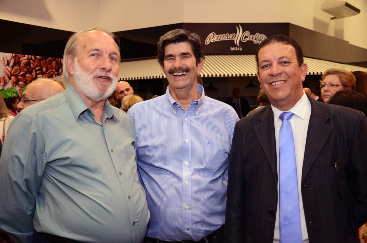 Marcio Luccarelli, da Conectur Viagens, Cláudio Bueno, da Viva Turismo, e Newton Santos, da MSC Cruzeiros