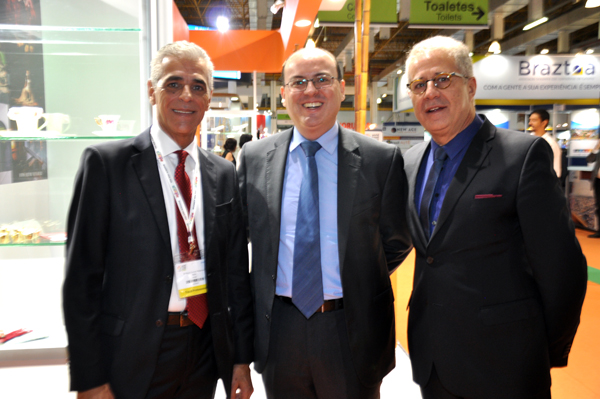 Marcos Balsamão, da Abav-SP, Fabio Mader, da CVC, e Ovtávio Neto, do Grupo Radar