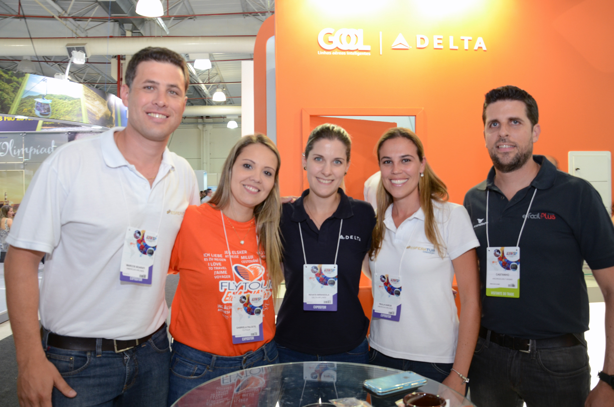 Marcos Boarati, da Esferatur, Gabriela Falcete, da Flytour, Renata Mirandola, da Delta, Paula Daros, da Esferatur, e Daniel Castanho, da Ancoradouro