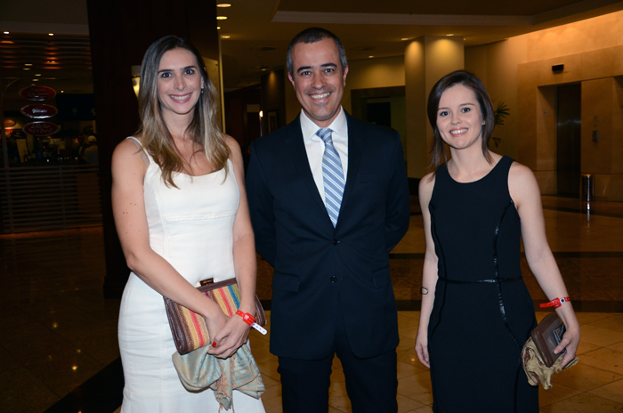 Mariana Trevizan e Juliana Ribeiro, da Etihad Airways, e Luiz Vargas, da Travelport
