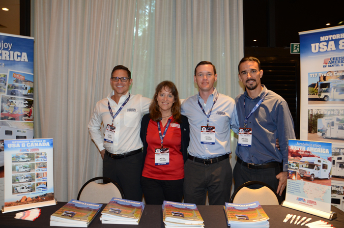 Michael Marcine, Nicolas Ahrens, Kevin Bensen, e Eduardlo Genekian, da Cruise America RV Rental & Sales Michael Marcine, Nicolas Ahrens, Kevin Bensen, e Eduardlo Genekian, da Cruise America RV Rental & Sales