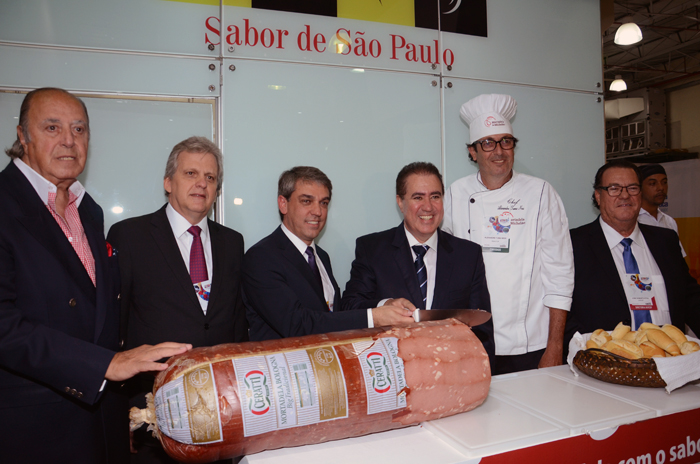 Michel Tuma Ness, da Fenactur, Edmar Bull, presidente da Abav Nacional, Fernando Santos, Jonas Donizete, prefeito de Campinas, Alexandre Tuma Ness, e Jose Roberto Pitol, da Aviesp