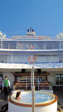 Navio conta com piscina de hidromassagem Navio conta com piscina de hidromassagem