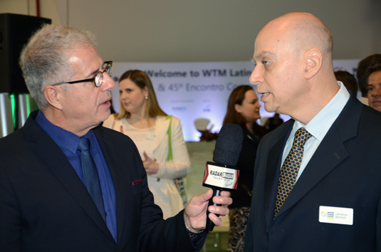 Octavio Neto entrevistando Lawrence Reinisch