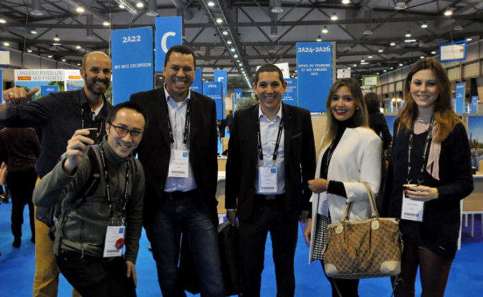Operador do Japão com Carlos Eduardo França (Staff One), Claudio Cesar da Silva (Elite Travel), Fabiano Camargo (CT Operadora), Marina Costa (Voetur Operadora) e Marília Holst (Orion Operadora) Operador do Japão com Carlos Eduardo França (Staff One), Claudio Cesar da Silva (Elite Travel), Fabiano Camargo (CT Operadora), Marina Costa (Voetur Operadora) e Marília Holst (Orion Operadora)