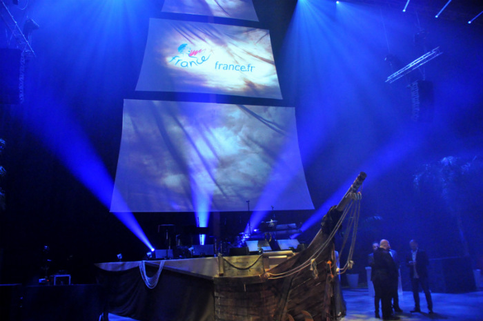 Palco em forma de caravela para as apresentações Palco em forma de caravela para as apresentações