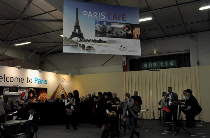 Paris Café em um dos pavilhões do salão Paris Café em um dos pavilhões do salão