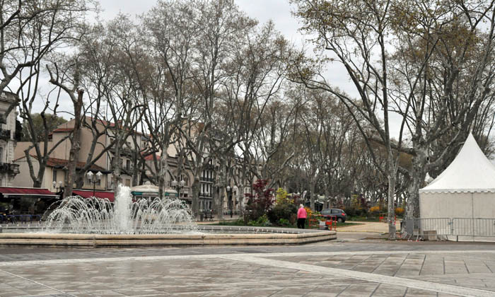 Place de la Comédie - o ponto turístico mais famoso de Montpellier Place de la Comédie - o ponto turístico mais famoso de Montpellier