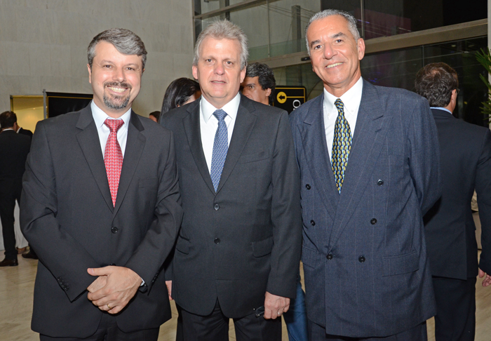 Renato Melo, da Abav-SP, Edmar Bull e João Roberto Lacerda Sabino, da Abav Nacional Renato Melo, da Abav-SP, Edmar Bull e João Roberto Lacerda Sabino, da Abav Nacional